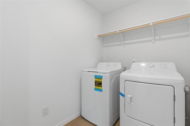 Building Photo - 596 Sormonne Lp