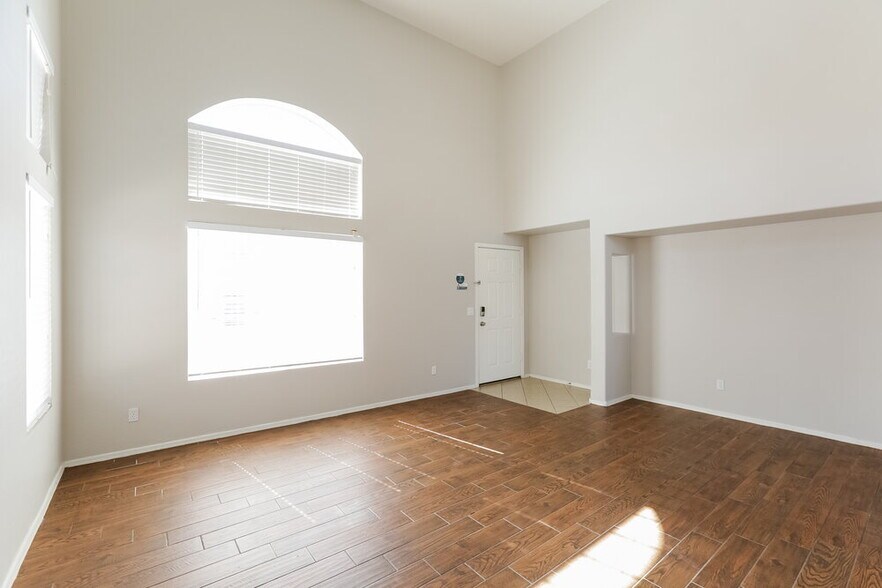 Building Photo - 11024 W Frier Dr