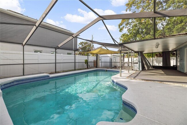 Building Photo - 6001 S Himes Ave