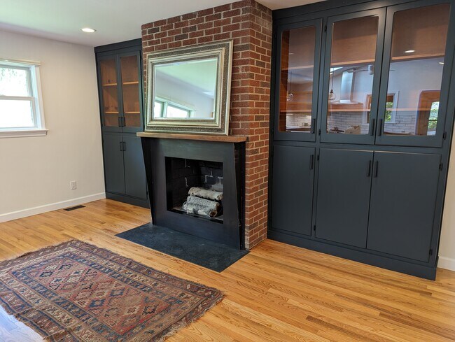 Building Photo - 113 W Murray Ave