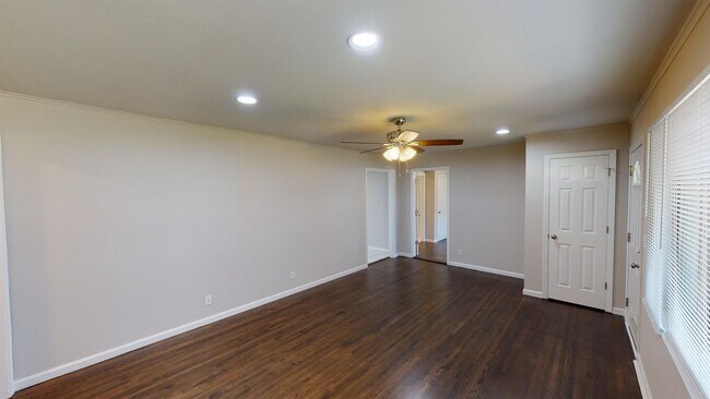 Building Photo - 6010 E 18th St