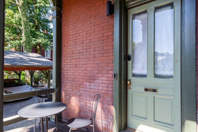 Building Photo - 351 Thrall St