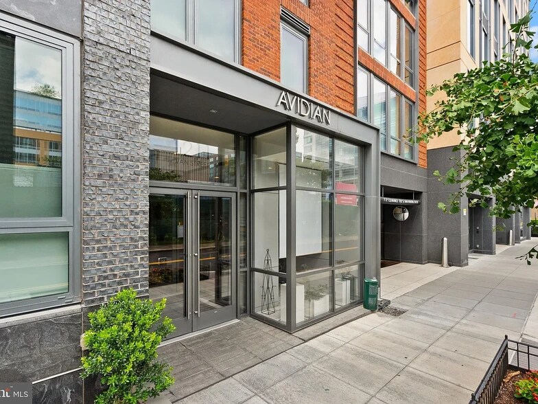 Building Photo - 1211 Van St SE