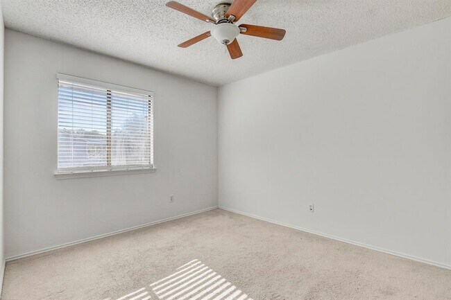 Building Photo - 17516 Klamath Falls Dr