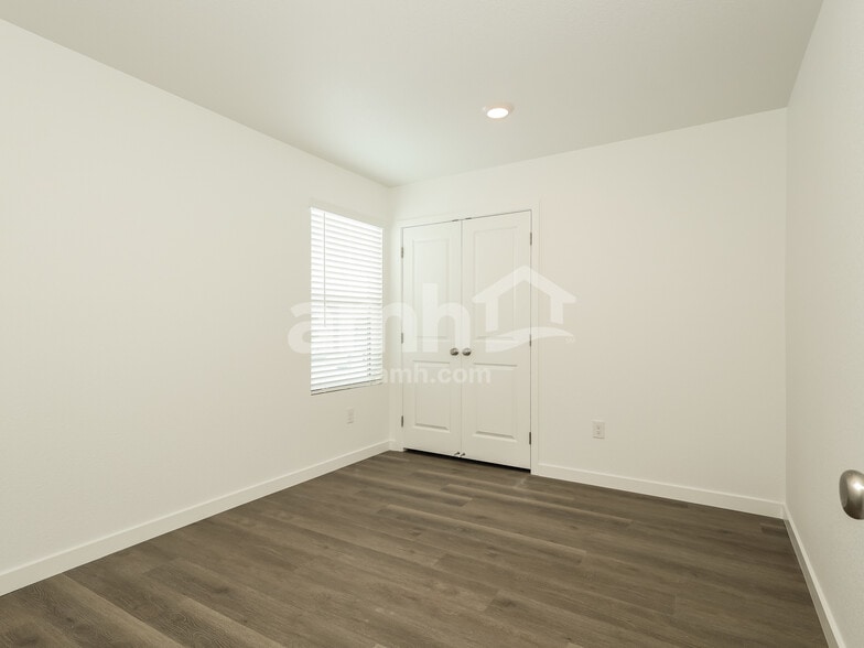 Building Photo - 2331 Devin Ave