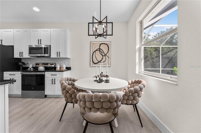 Building Photo - 2503 Dumont Ln