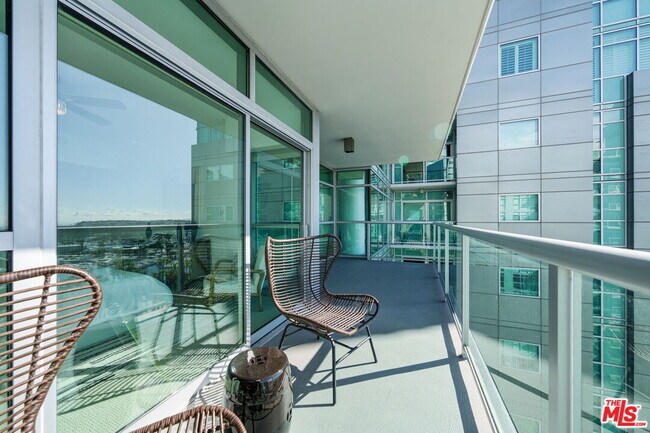 Building Photo - 13650 Marina Pointe Dr