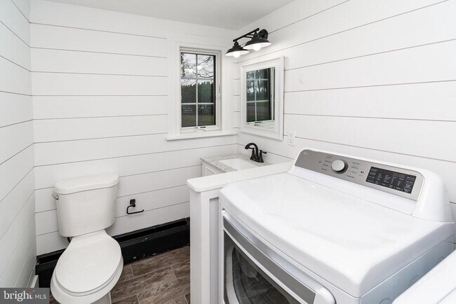 Building Photo - 180 Municipal Rd