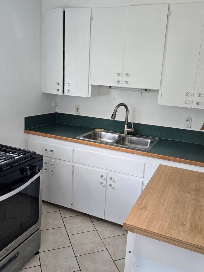 Building Photo - 2603 W 29th Ave