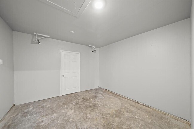 Building Photo - 9315 Laura Koppe Rd