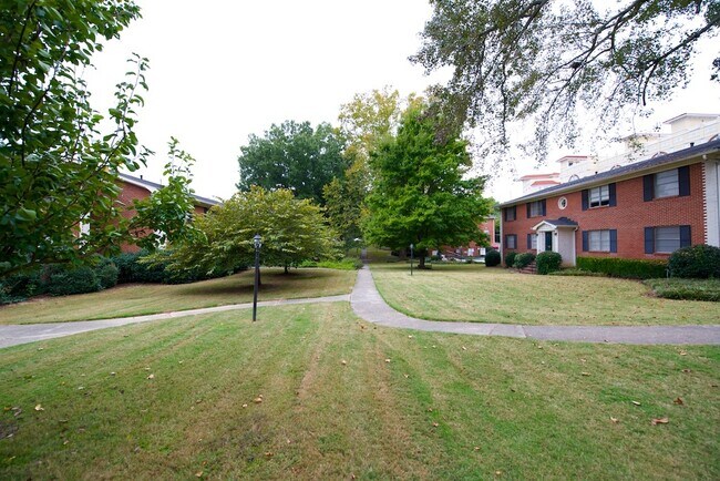 Building Photo - Spacious 2 Bedroom w/ Pool Less Than 1 Mile From Heart of Buckhead!!