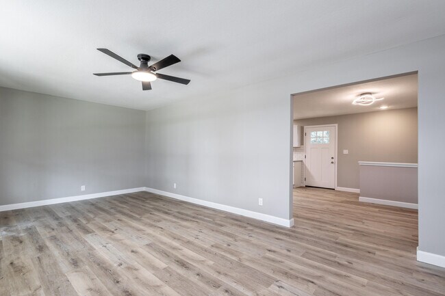 Building Photo - 25 Poplar Hill Dr