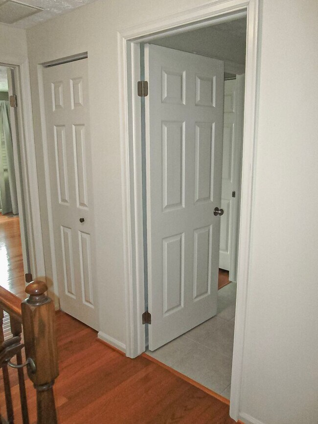 Building Photo - Lovely 2 Bedroom 2 Bathroom Townhome With ...