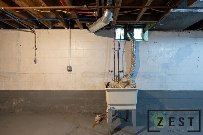 Building Photo - BEAUTIFUL 3 BD 1.5 BATH HOME!