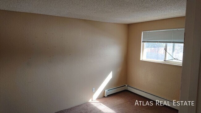 Building Photo - 920 Bishop Ct