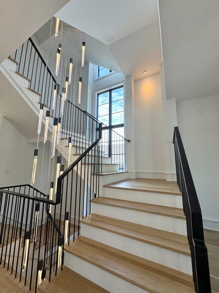 Building Photo - 2109 Belleview Ave