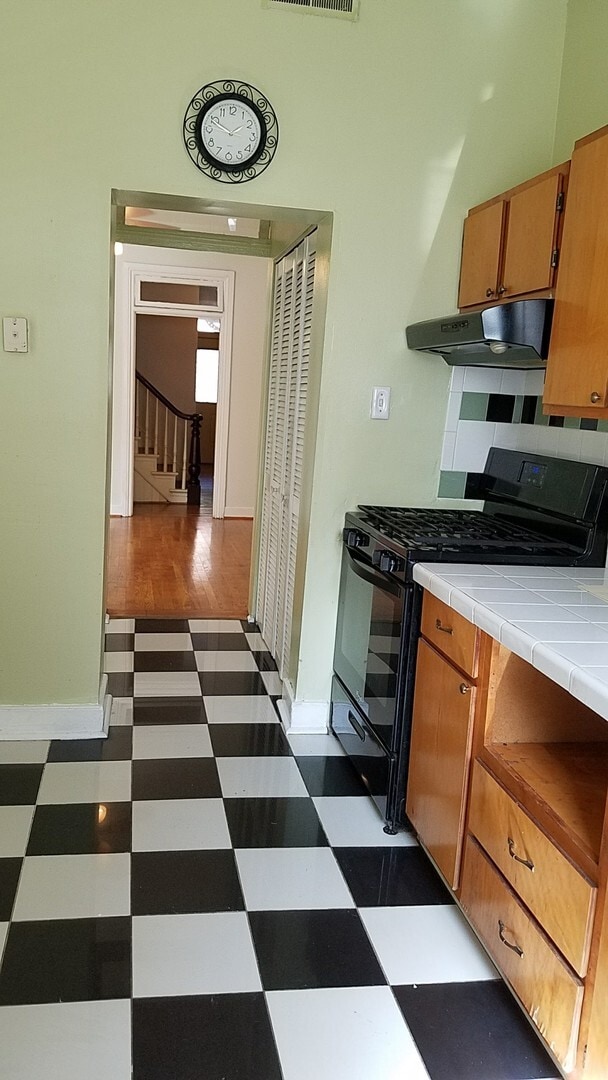 Building Photo - Large 2 Story House, Large Fenced In Yard, Wood Floors, Central Air, Quiet Community