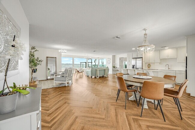 Building Photo - Gorgeous Riverfront 3/2 with dock!!