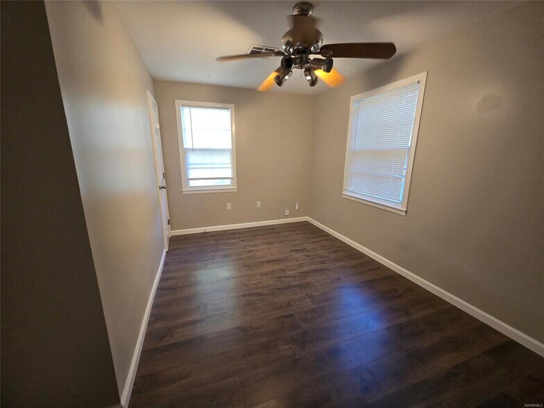 Building Photo - 3540 Farwood Dr