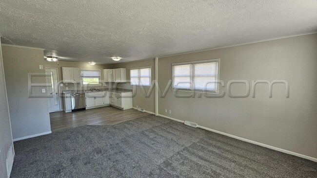 Building Photo - 1510 14th Ave SW