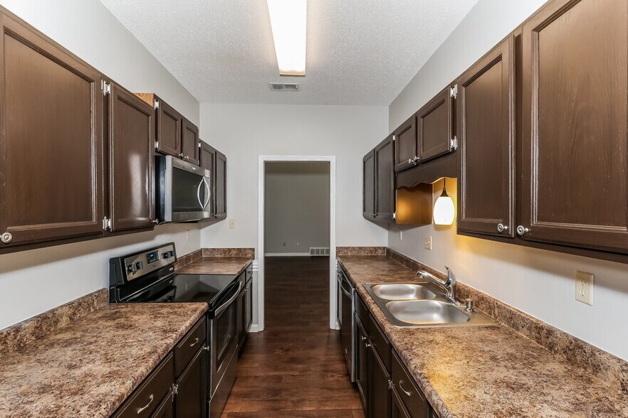 Building Photo - 581 S Sanga Rd