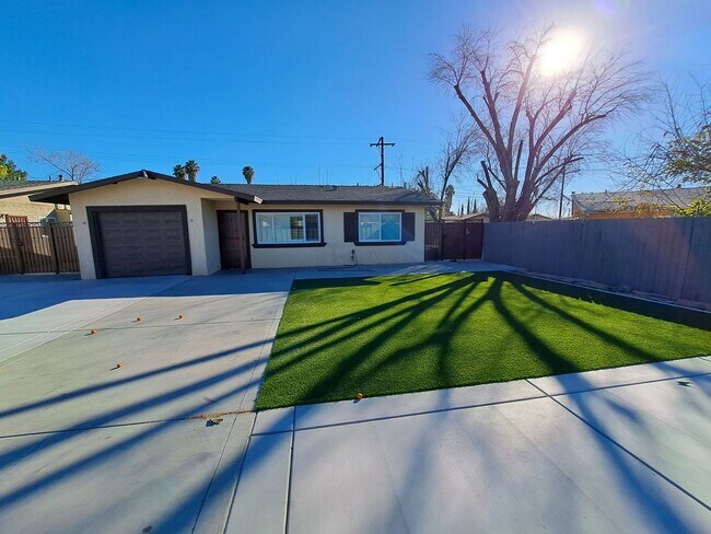 Building Photo - Nice and Cozy Duplex in the Heart of Hemet is now for rent