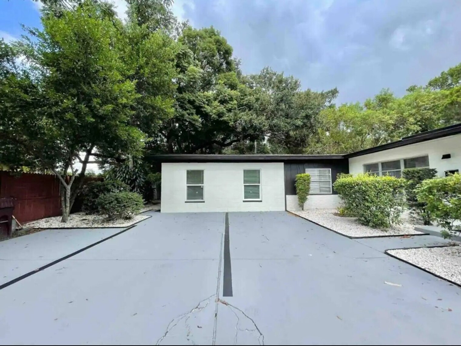 Building Photo - 1221 Corbett Ln