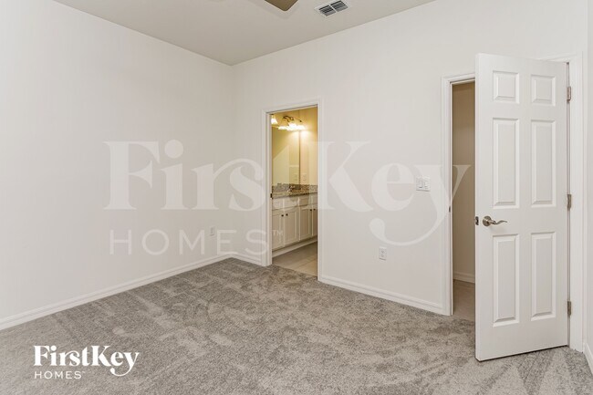 Building Photo - 348 Corbel Ln