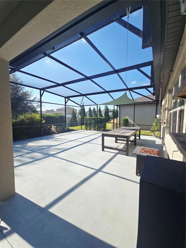 Building Photo - 588 Cantabria Dr