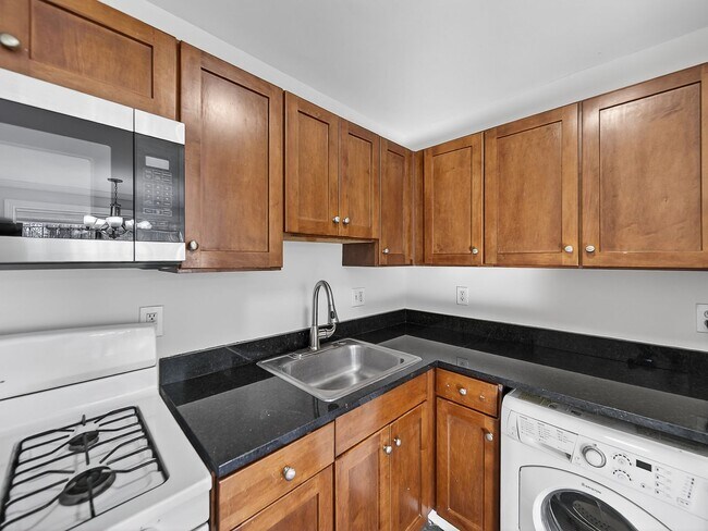 Building Photo - FOR RENT 3111 NYLOR RD SE APT 104