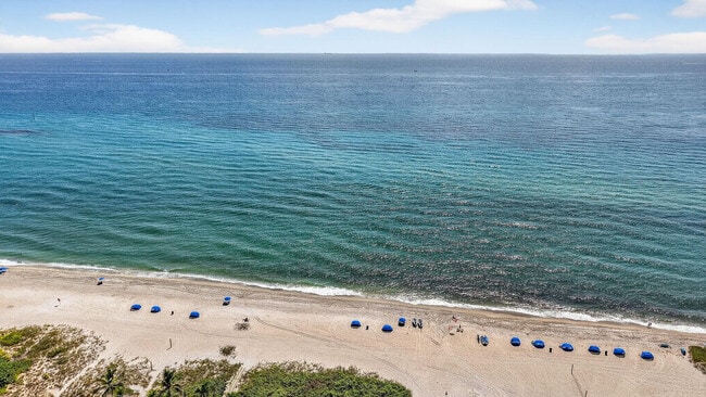 Building Photo - 1450 N Riverside Dr