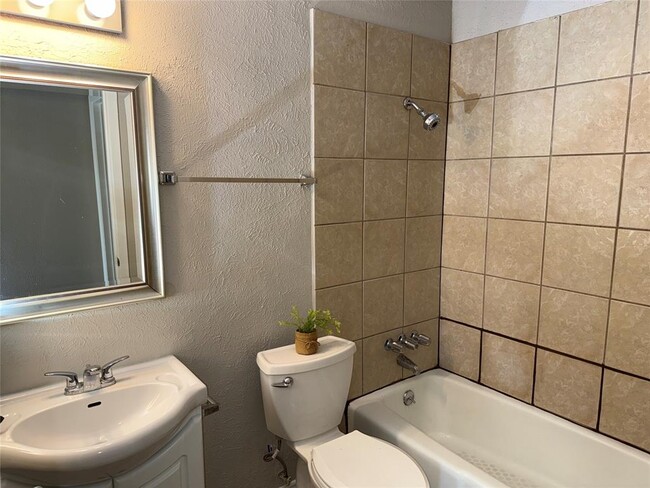 Building Photo - 7318 Lunar Dr