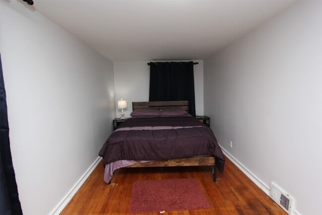 Building Photo - 701 Delano Ave