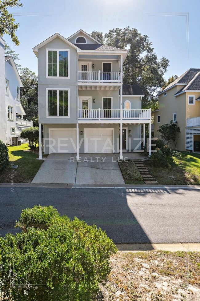 Building Photo - Charming 3-Level Home with Water Access in Daphne, AL