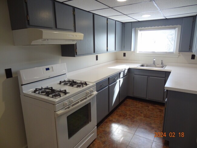 Kitchen - 2 Hartford Ave S