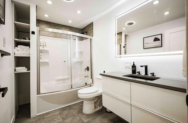 Building Photo - 4541 NE 19th Ave