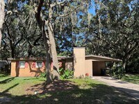 Building Photo - Island Charm on the North End – 5 Minutes to the Beach & Historic Downtown!