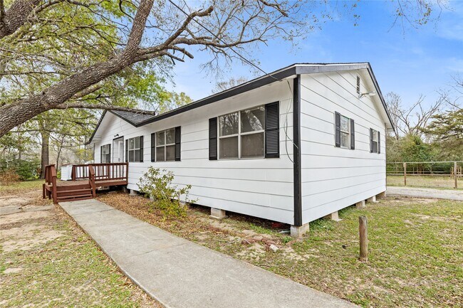 Building Photo - 804 Avenue I