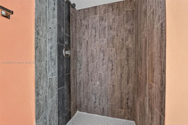 Building Photo - 2913 SW 22nd Cir