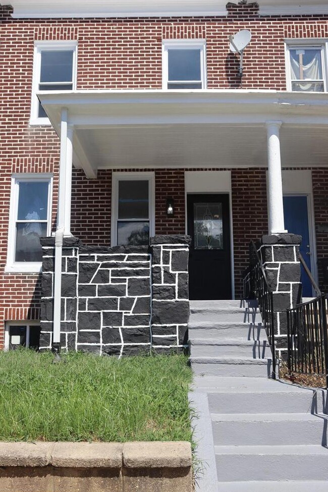 Primary Photo - 3436 Ravenwood Ave