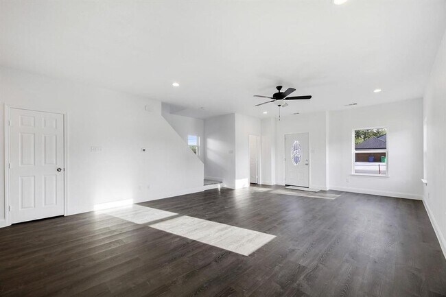 Building Photo - 3720 Washington St