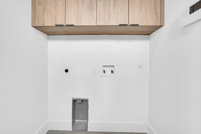 Building Photo - 1703 Nomas St