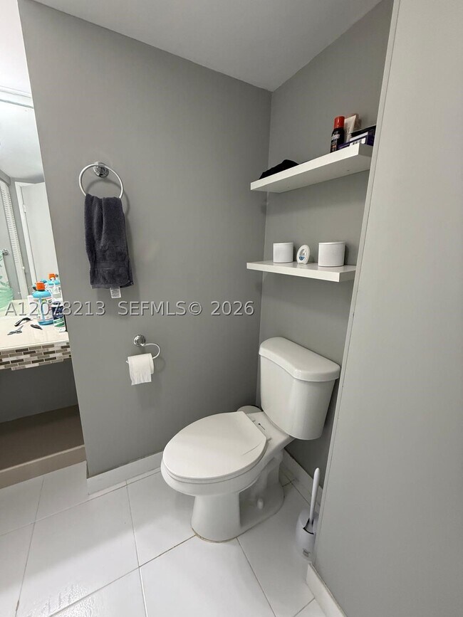 Building Photo - 1351 NE Miami Gardens Dr