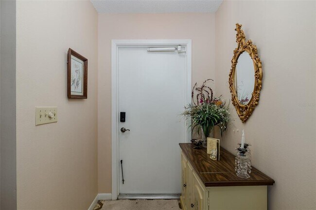 Building Photo - 8015 San Fernando Dr