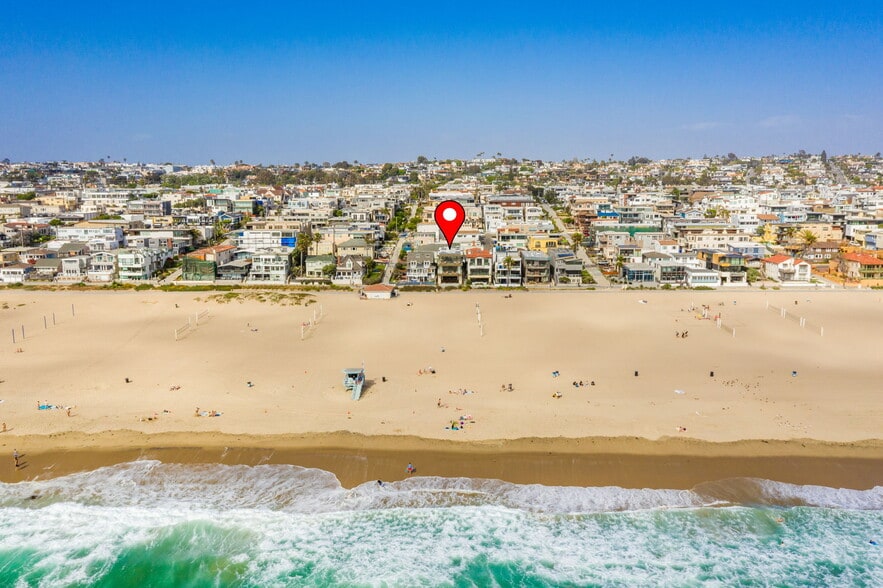 Building Photo - 716 The Strand