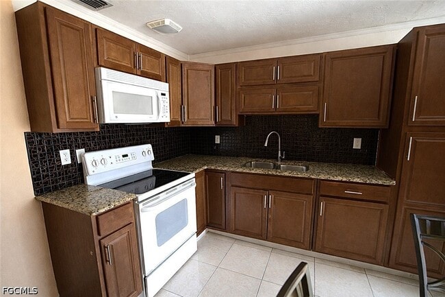 Building Photo - 156 SW 47th Terrace