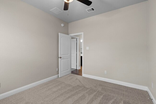 Building Photo - 15323 Holloway Hls Trl