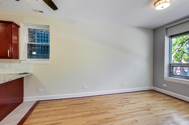 Building Photo - 2323 W Taylor St