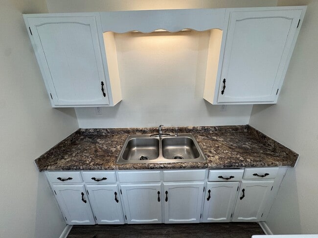 Building Photo - Towneview Estate