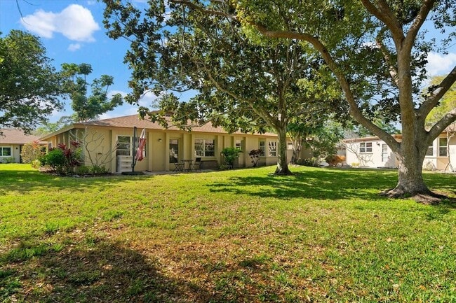 Building Photo - 2304 Lark Ln